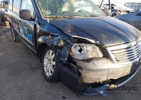 2013 Chrysler Town & Country Touring z USA, uszkodzony, nr VIN 2C4RC1BG2DR690280